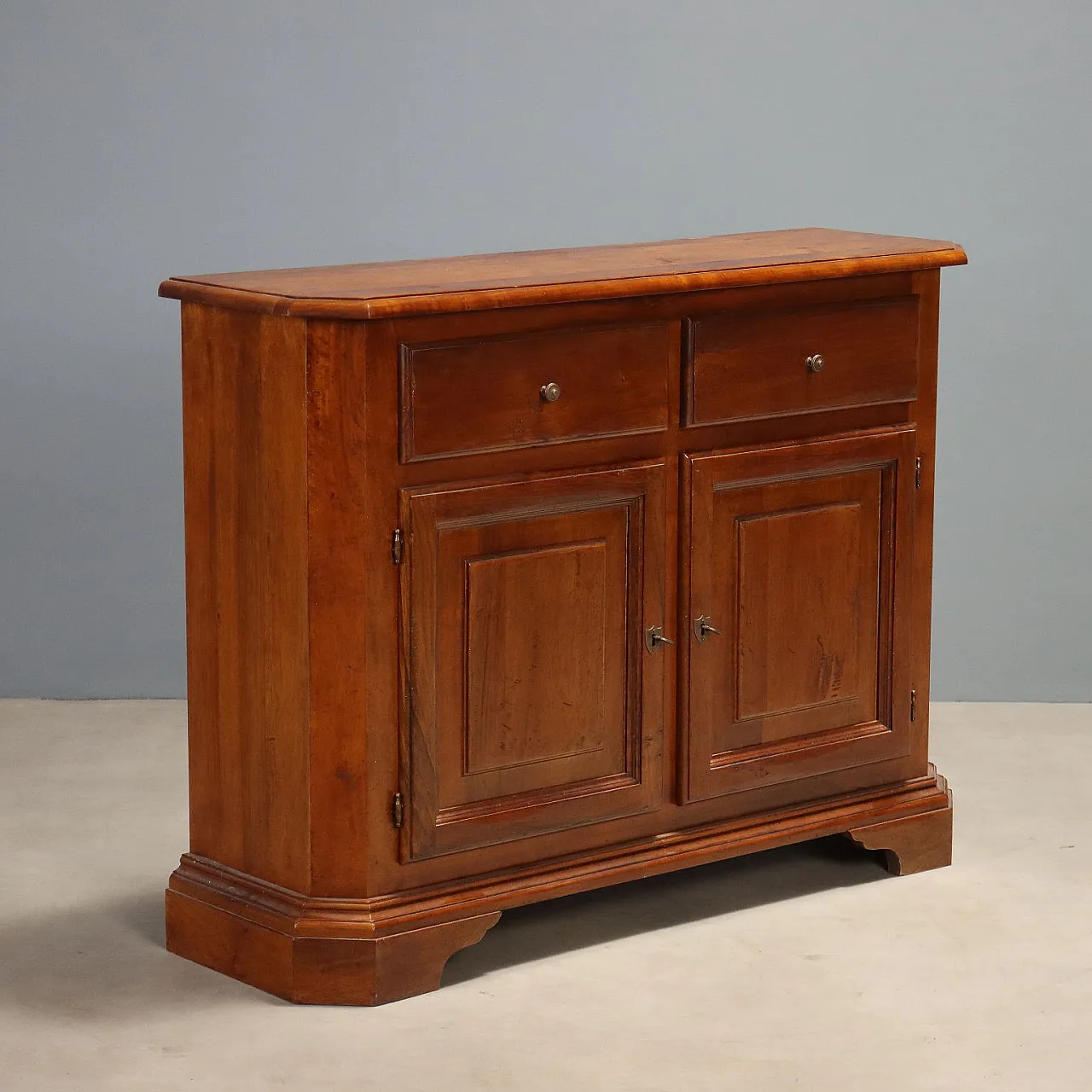 Credenza in noce scantonata, '900 1