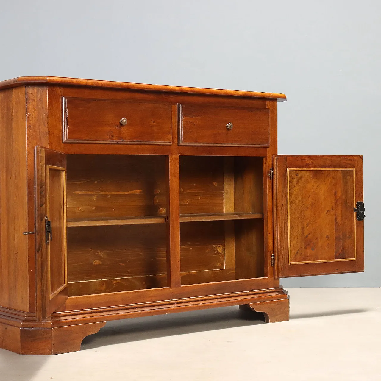 Credenza in noce scantonata, '900 4