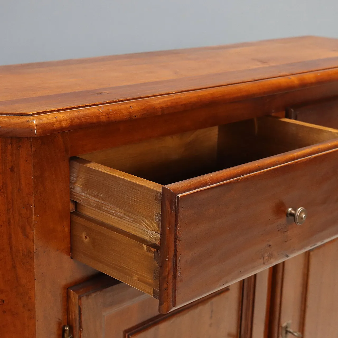 Credenza in noce scantonata, '900 5