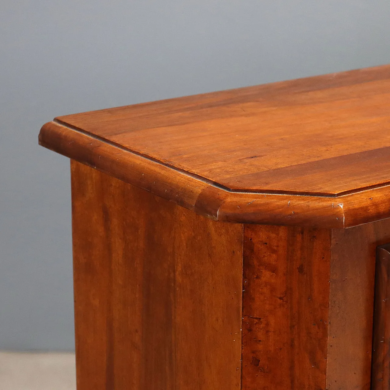 Credenza in noce scantonata, '900 6
