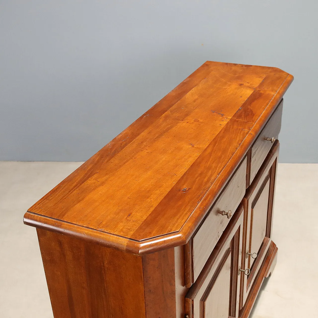 Credenza in noce scantonata, '900 9