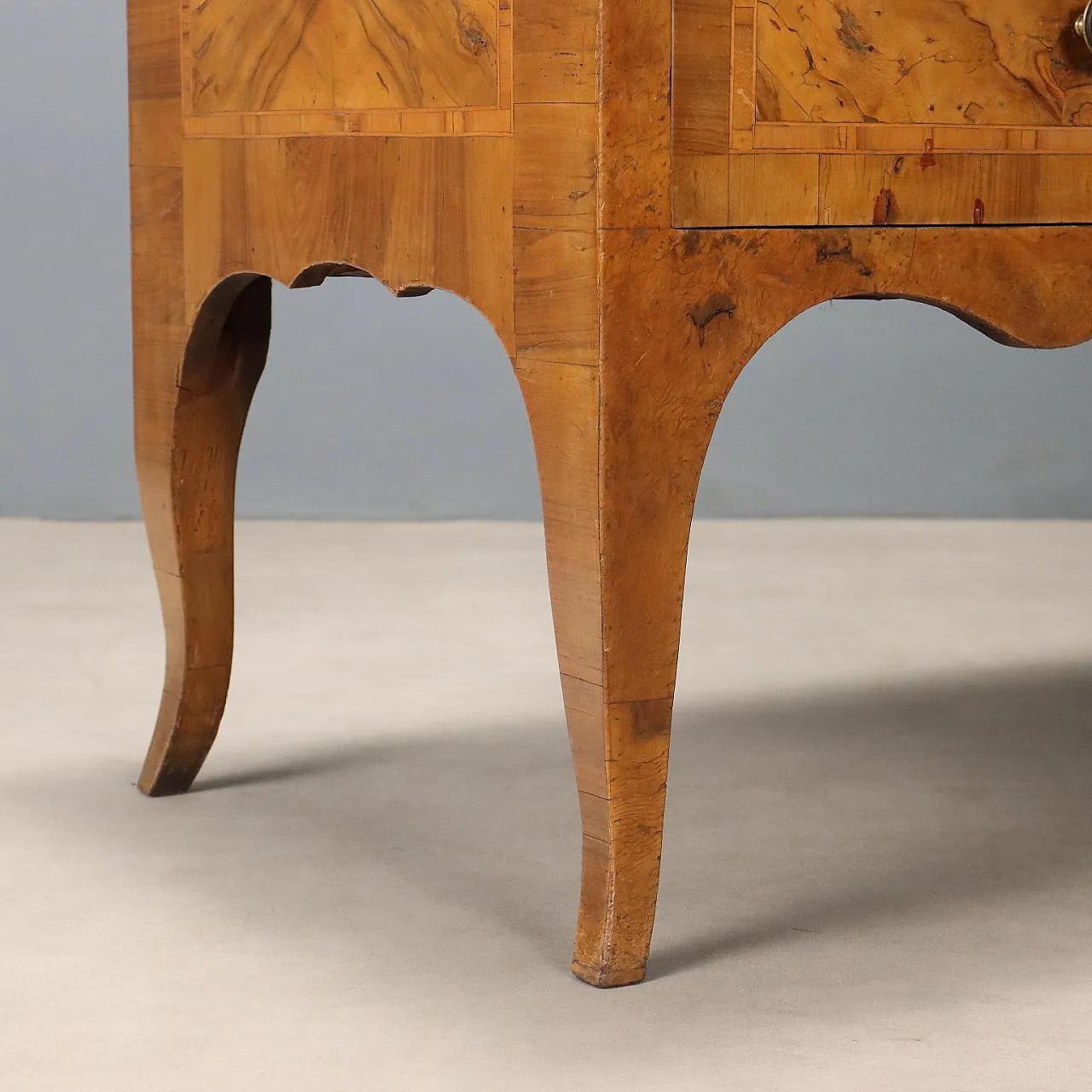 Chest of drawers in walnut and walnut root, 18th century 8