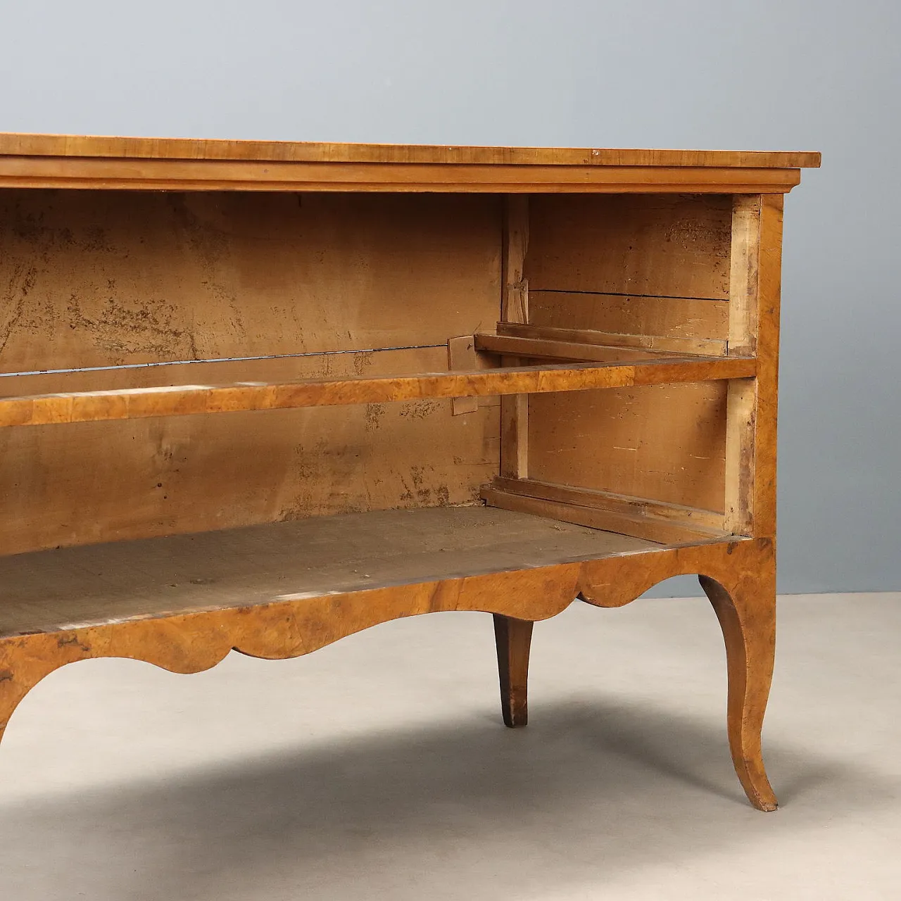 Chest of drawers in walnut and walnut root, 18th century 10