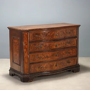 Baroque chest of drawers in walnut, 17th century