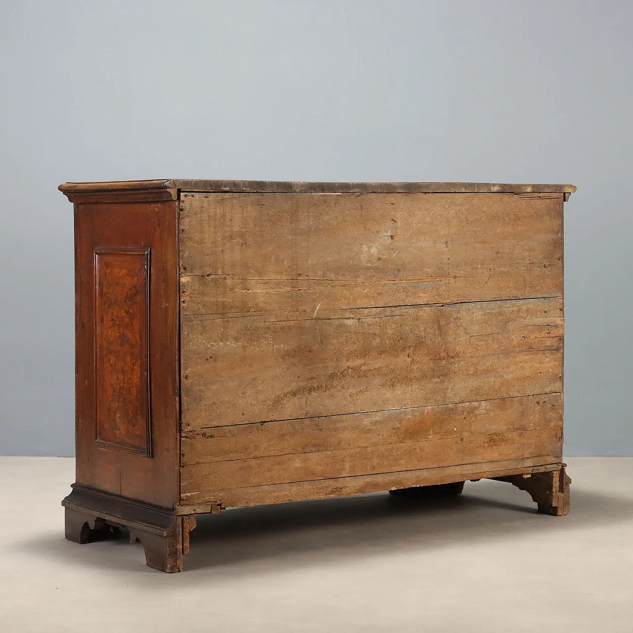 Baroque chest of drawers in walnut, 17th century 10
