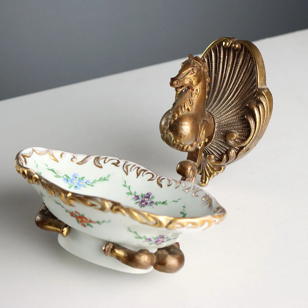 Equestrian themed bathroom accessory set, 20th century 3