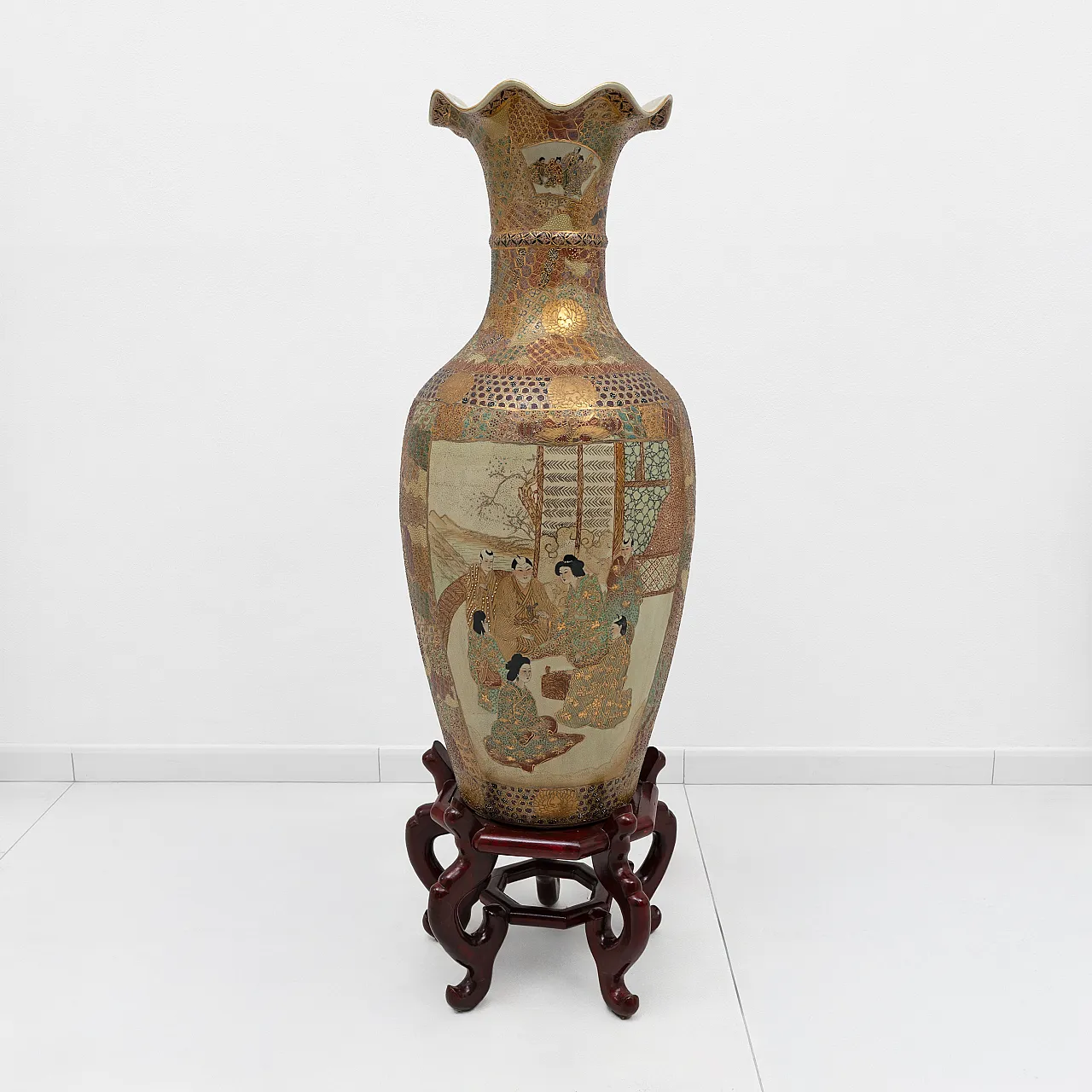 Large Royal Satsuma vase with figural on gilded ground, early 20th c. 1