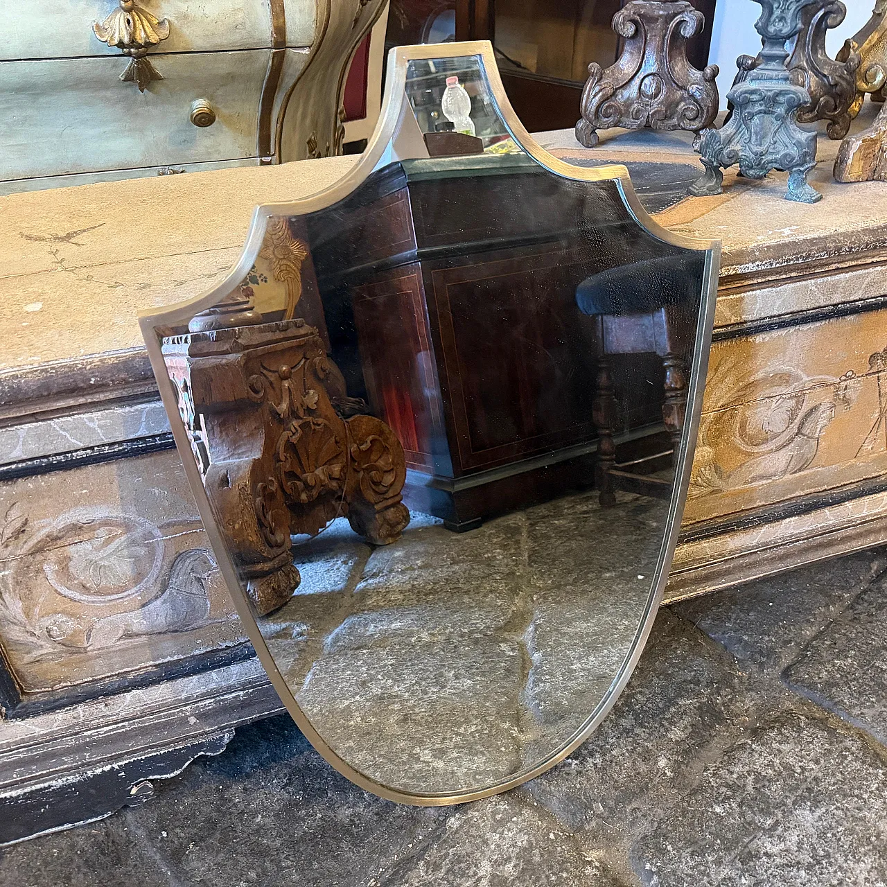 Specchio a forma di scudo in ottone massiccio di Gio Ponti, anni ’50 2