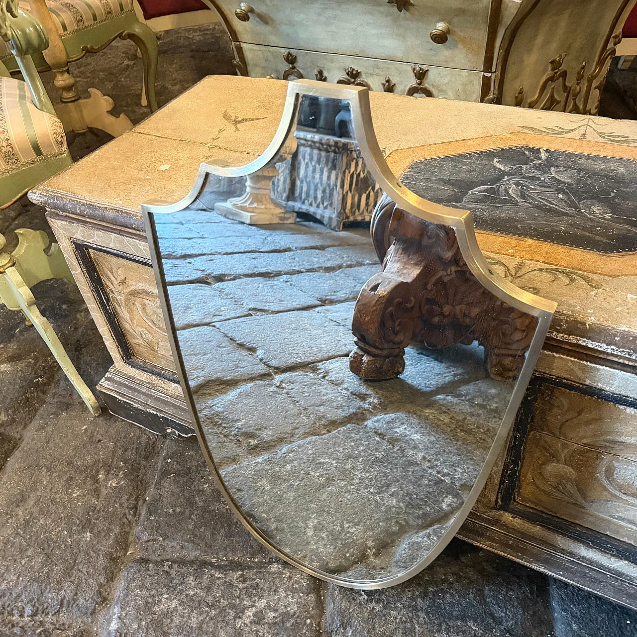Specchio a forma di scudo in ottone massiccio di Gio Ponti, anni ’50 8