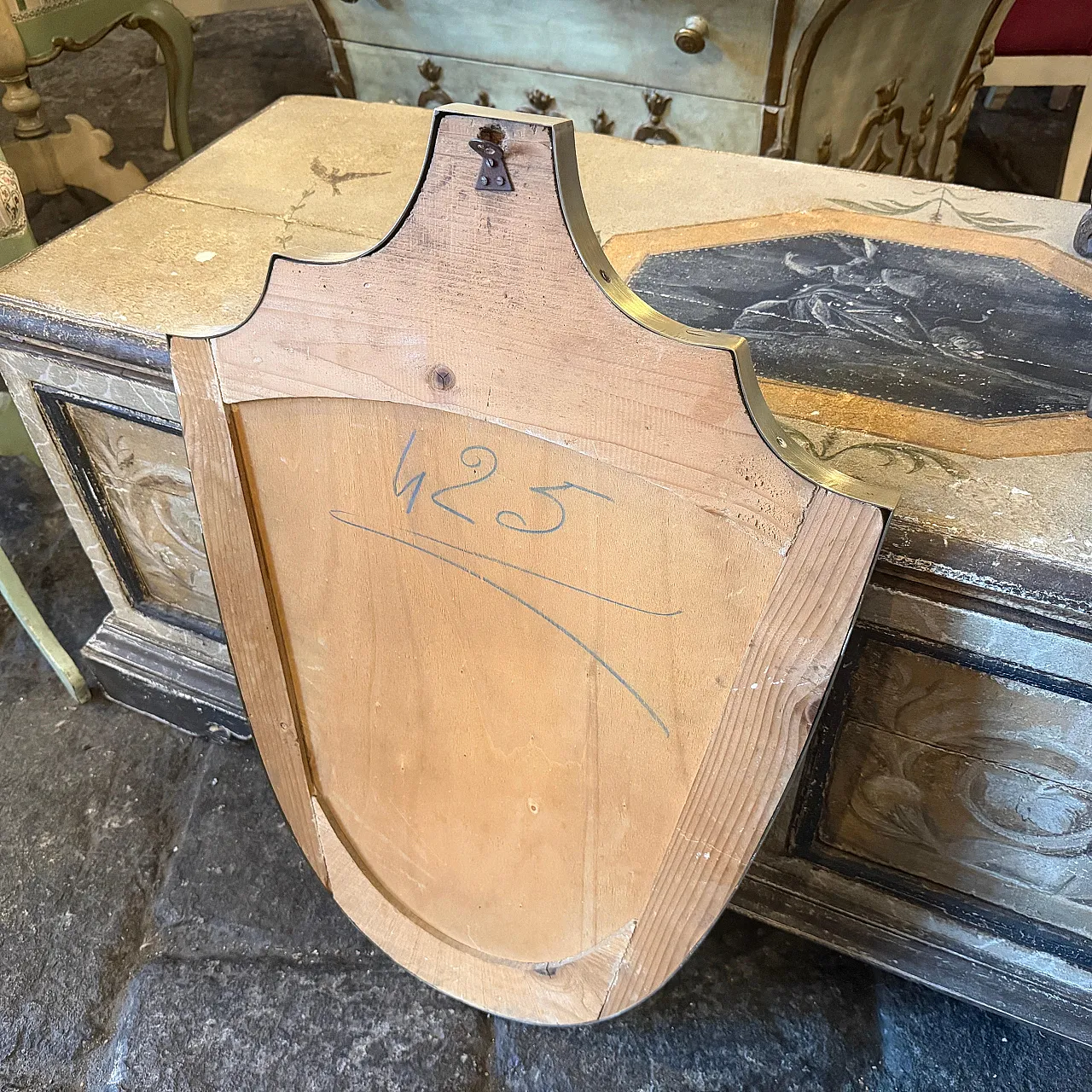 Specchio a forma di scudo in ottone massiccio di Gio Ponti, anni ’50 11
