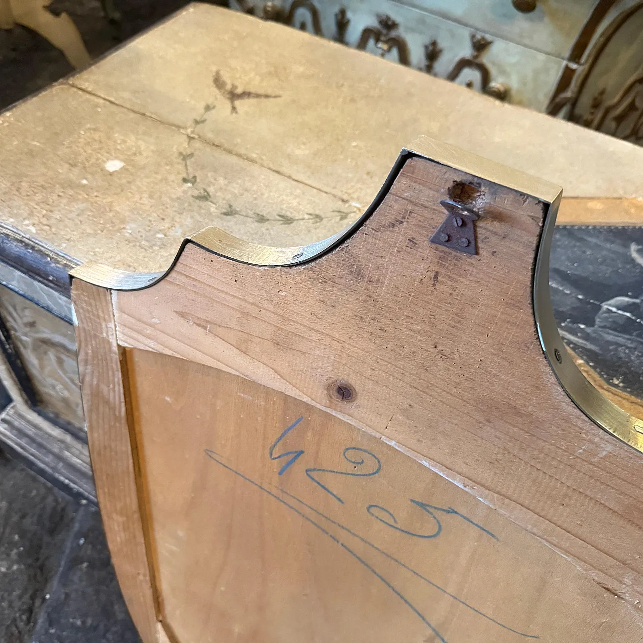 Specchio a forma di scudo in ottone massiccio di Gio Ponti, anni ’50 12
