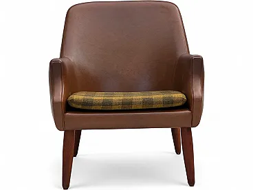 Anni '70, poltrona danese, pelle artificiale, gambe in legno di teak.