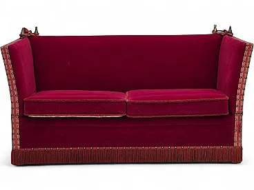 Anni '70, divano danese spagnolo a 2 posti con braccioli ribaltabili, velluto rosso.