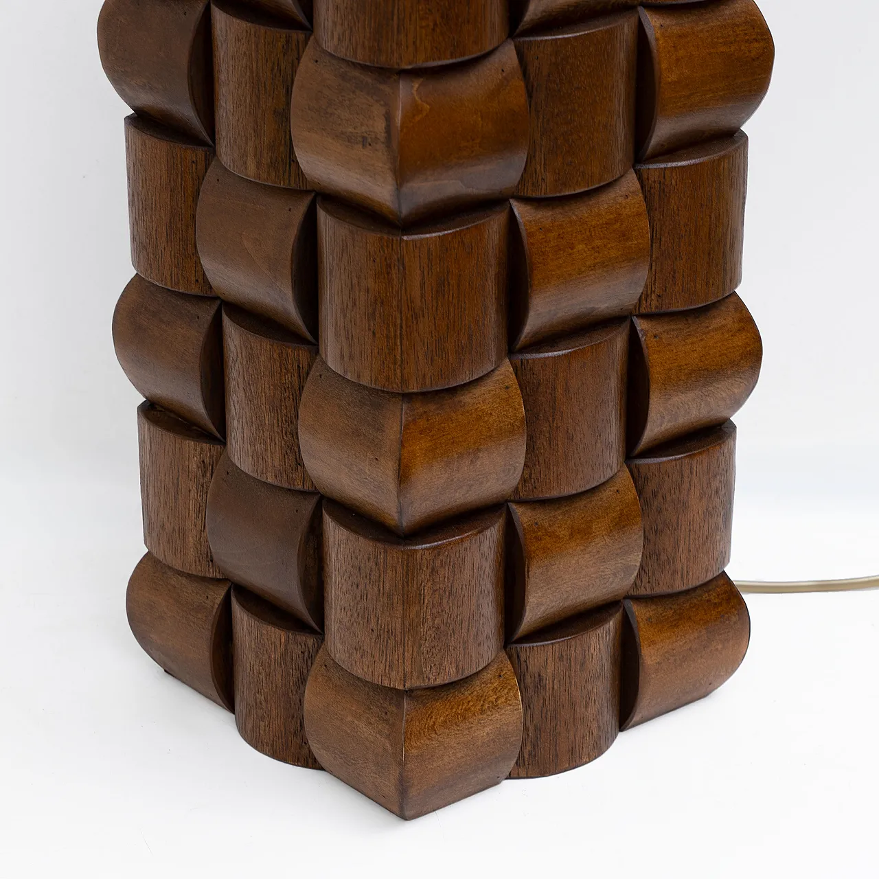 Coppia di lampade da tavolo scultoree in teak e ottone, anni 2000 6
