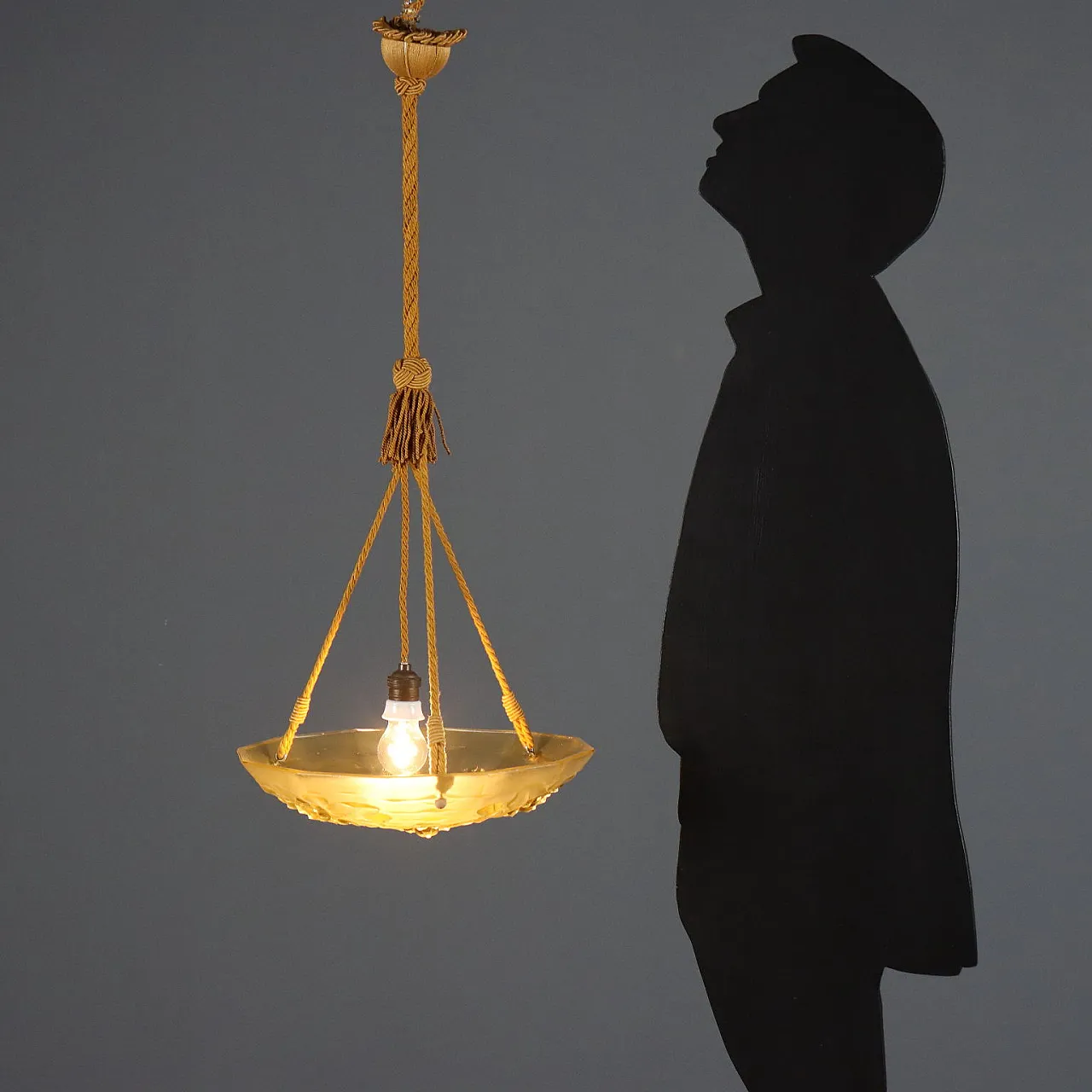 Lampadario in vetro giallo con decorazioni floreali, '900 2