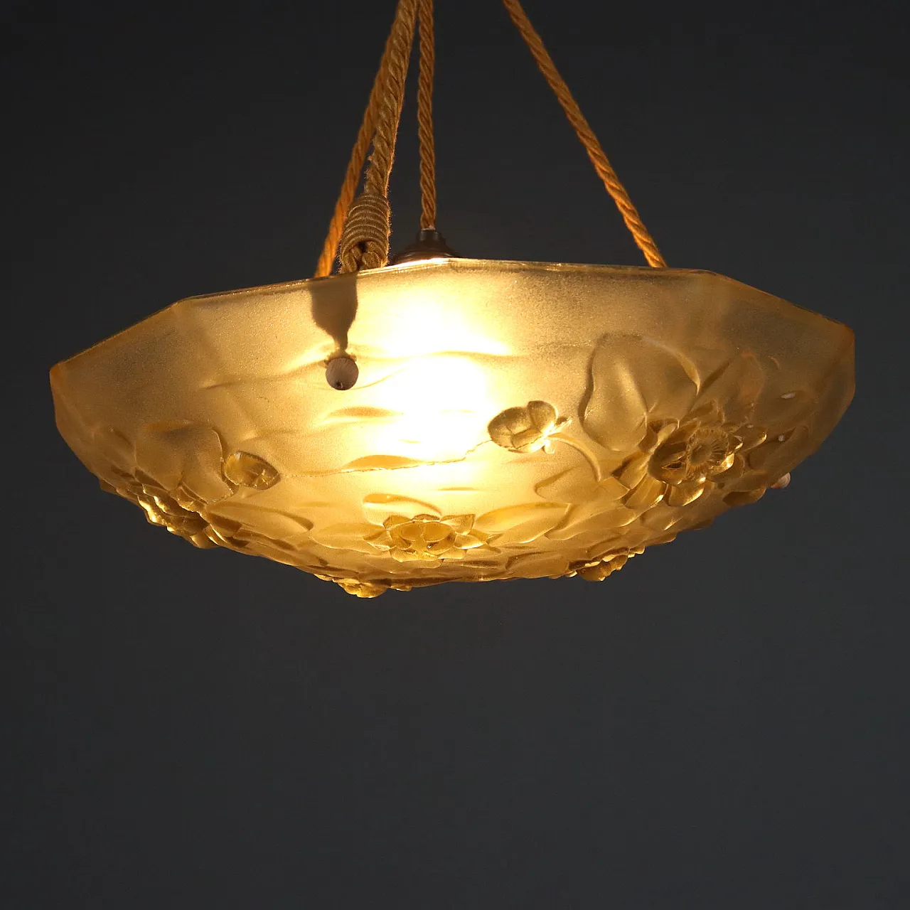 Lampadario in vetro giallo con decorazioni floreali, '900 3