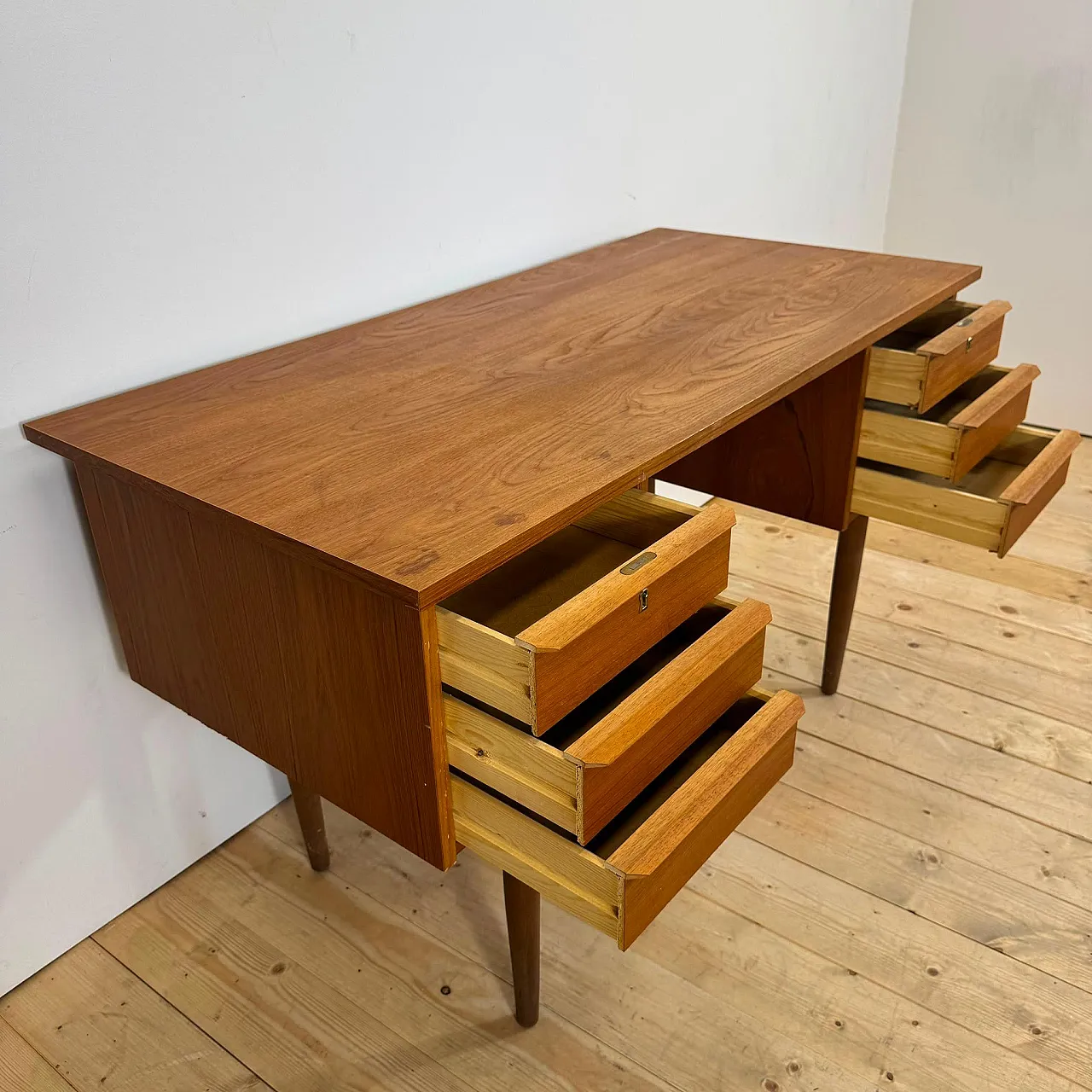 Scrittoio danese in teak, anni ’60 10