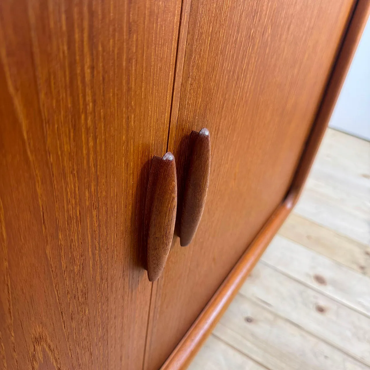 Sideboard Dyrlund in teak con ante a scomparsa, anni ’60 2