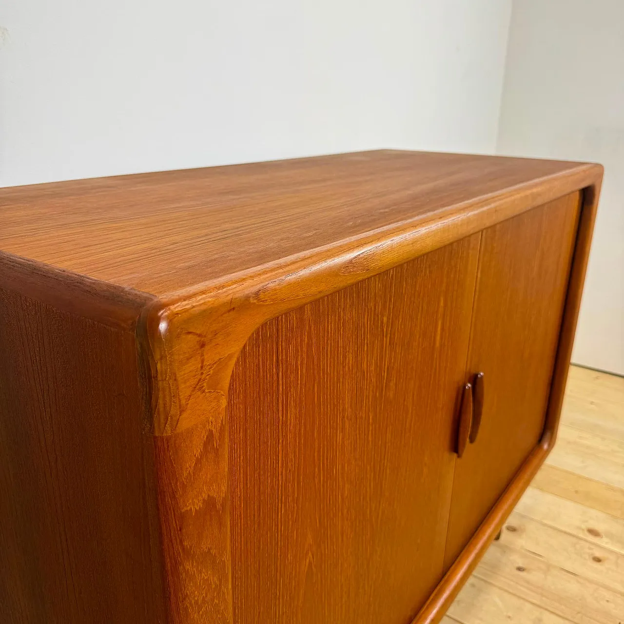 Sideboard Dyrlund in teak con ante a scomparsa, anni ’60 3