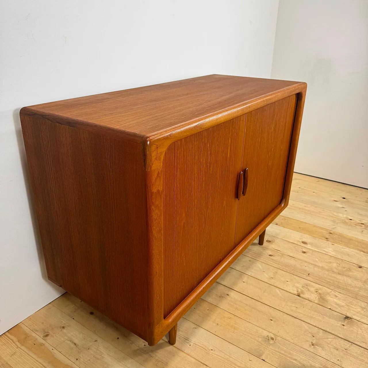 Sideboard Dyrlund in teak con ante a scomparsa, anni ’60 4