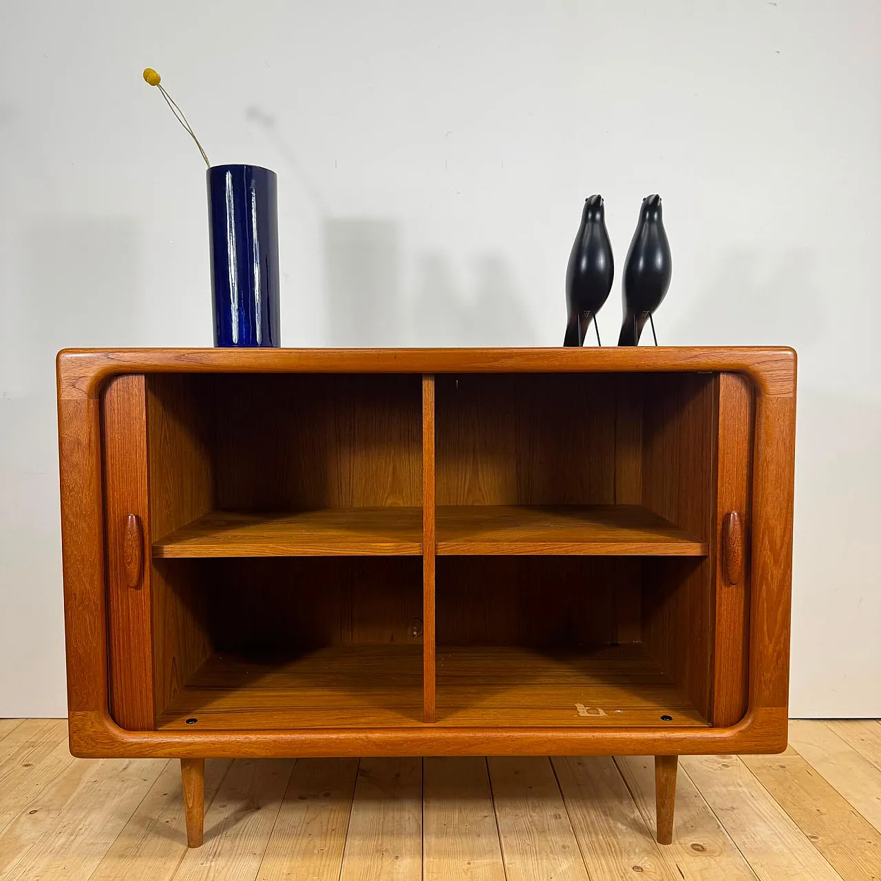 Sideboard Dyrlund in teak con ante a scomparsa, anni ’60 7