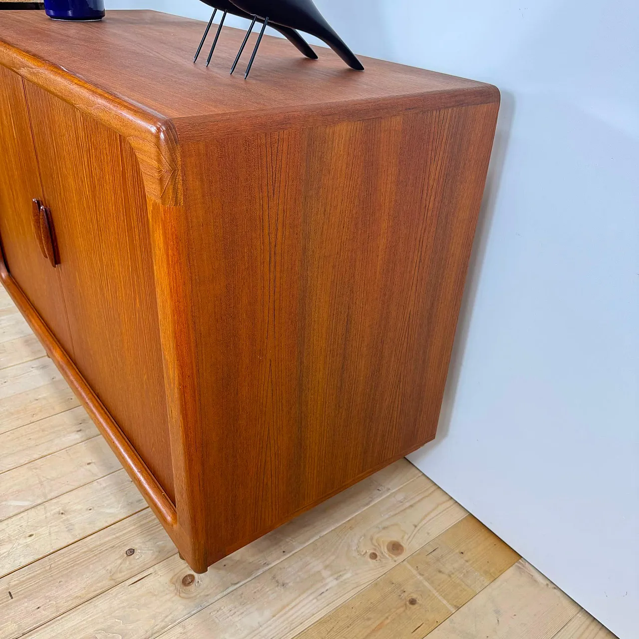 Sideboard Dyrlund in teak con ante a scomparsa, anni ’60 10