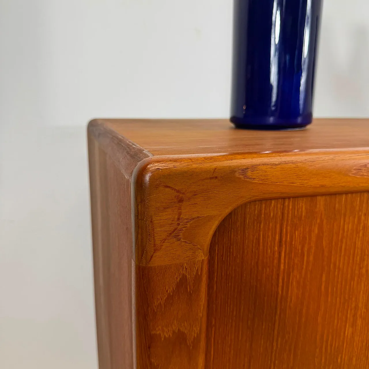 Sideboard Dyrlund in teak con ante a scomparsa, anni ’60 11