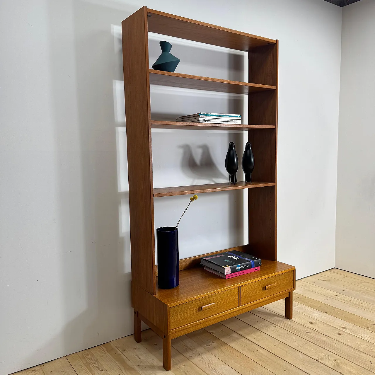Libreria svedese in teak con due cassetti, anni ’60 2
