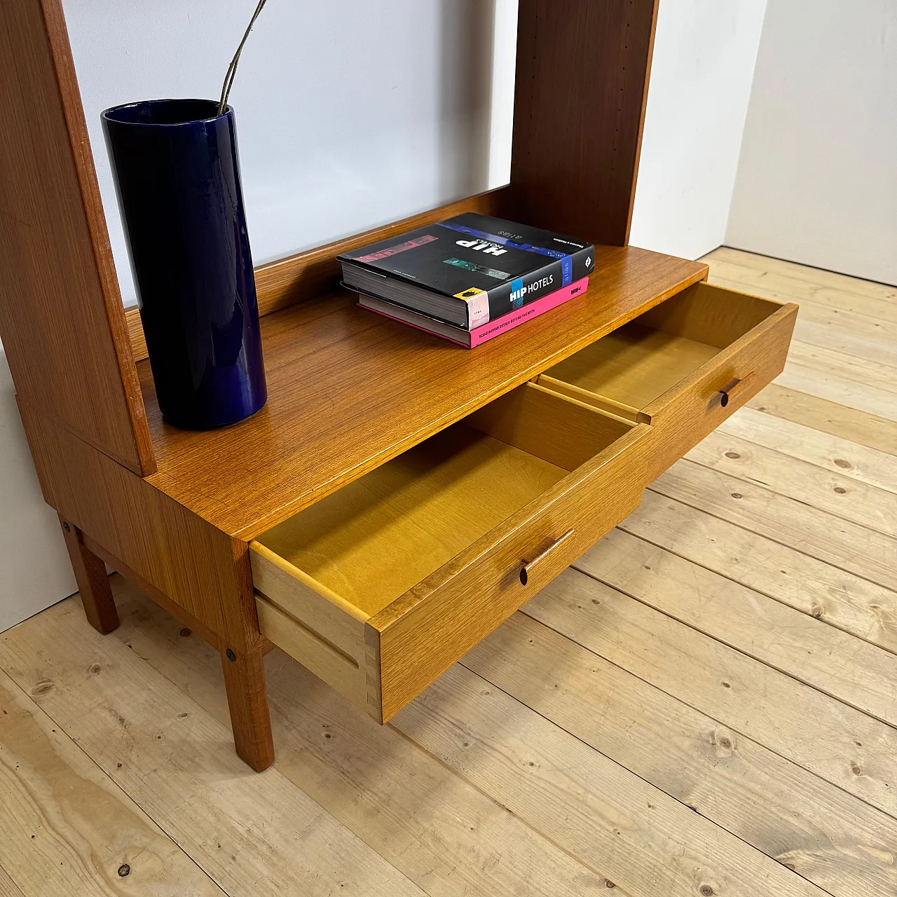 Libreria svedese in teak con due cassetti, anni ’60 7