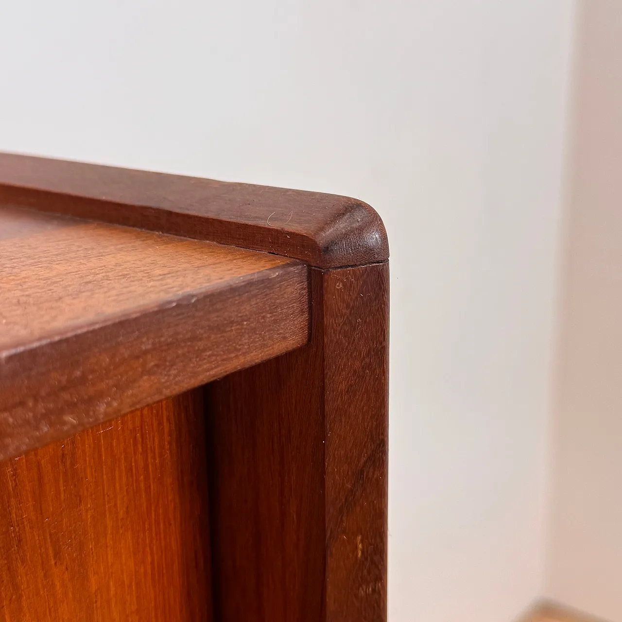 Sideboard danese compatto in teak, anni ’60 10
