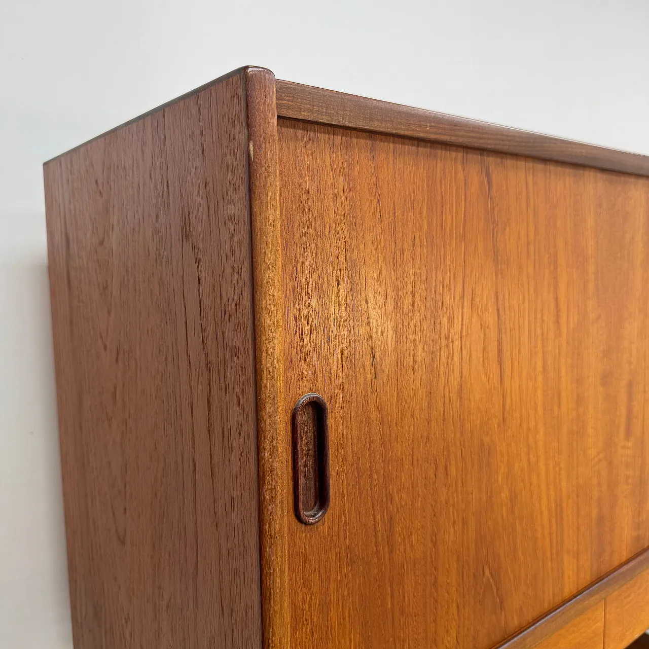 Highboard danese in teak con ante scorrevoli e cassetti, anni ’60 7