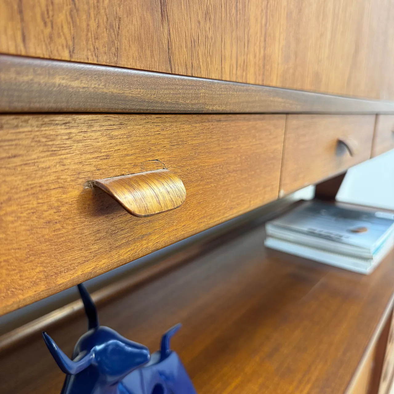 Highboard danese in teak con ante scorrevoli e cassetti, anni ’60 9