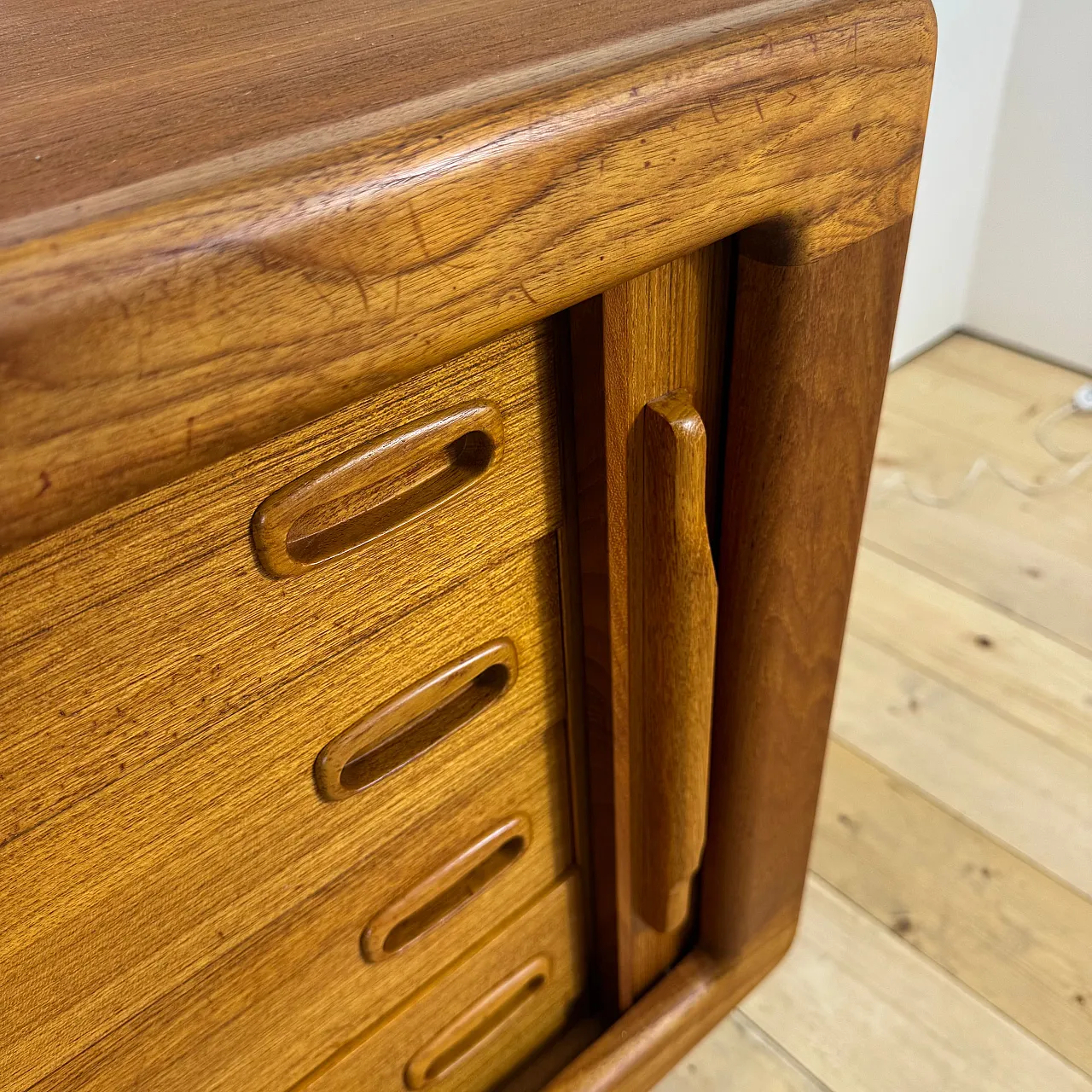 Sideboard Dyrlund in teak con ante a scomparsa e cassetti, anni ’60 7