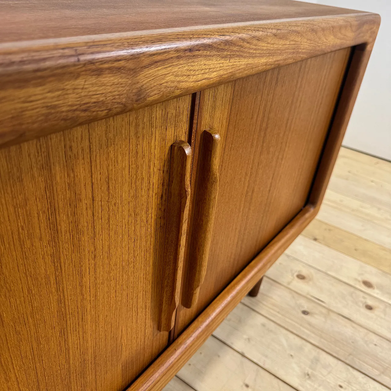 Sideboard Dyrlund in teak con ante a scomparsa e cassetti, anni ’60 11
