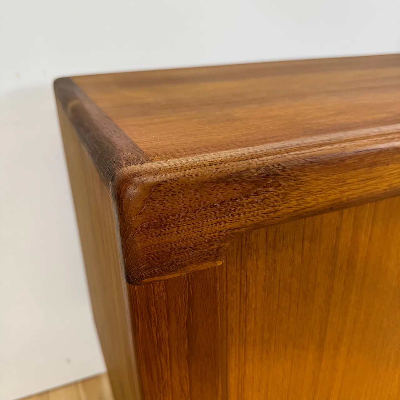 Sideboard Dyrlund in teak con ante a scomparsa e cassetti, anni ’60 12