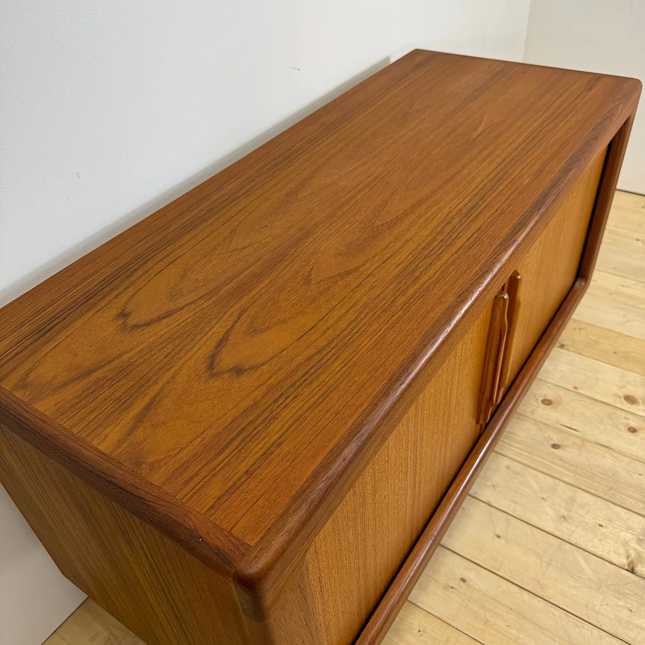 Sideboard Dyrlund in teak con ante a scomparsa, anni '60 4