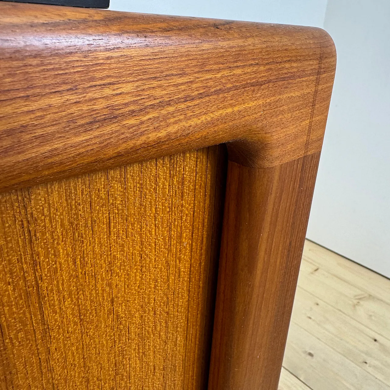 Sideboard Dyrlund in teak con ante a scomparsa, anni '60 5