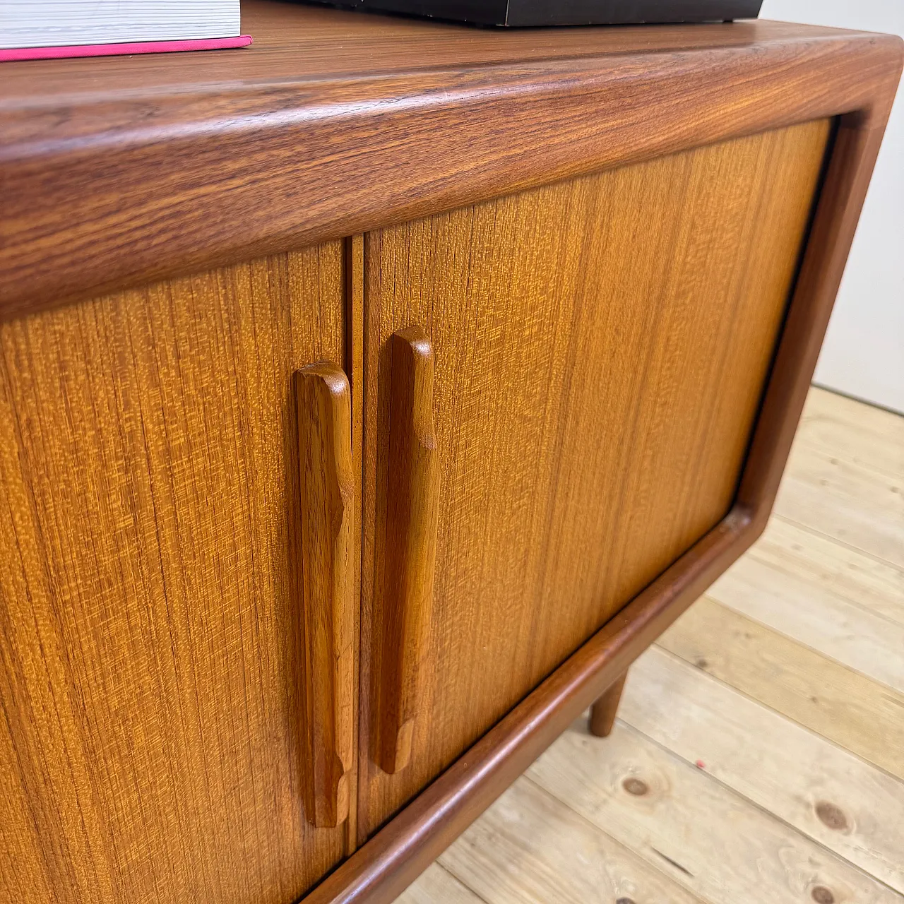 Sideboard Dyrlund in teak con ante a scomparsa, anni '60 6