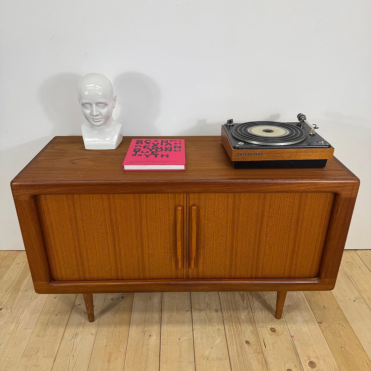Sideboard Dyrlund in teak con ante a scomparsa, anni '60 8
