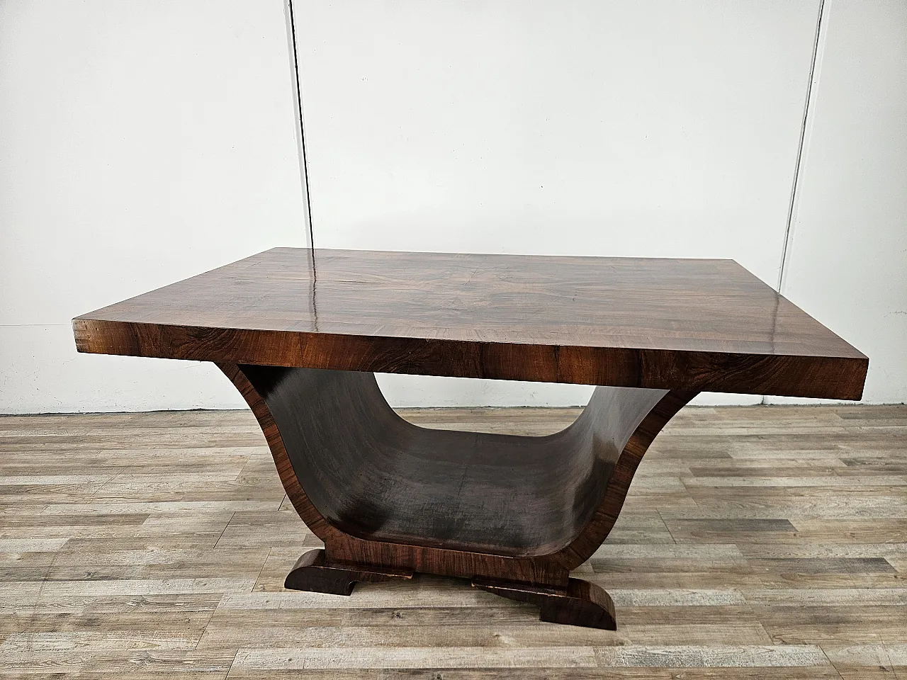 Art Deco dining table in walnut, 1940 1