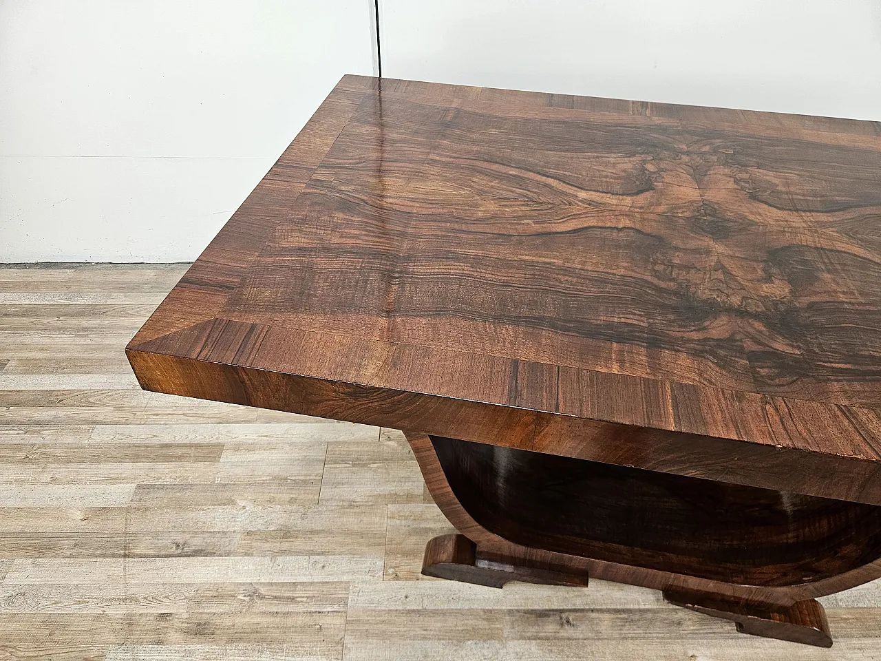 Art Deco dining table in walnut, 1940 3