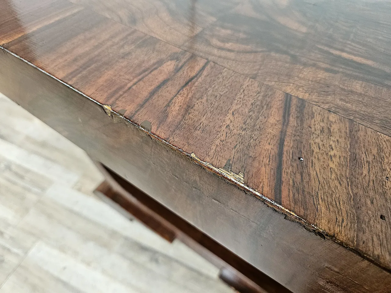 Art Deco dining table in walnut, 1940 10