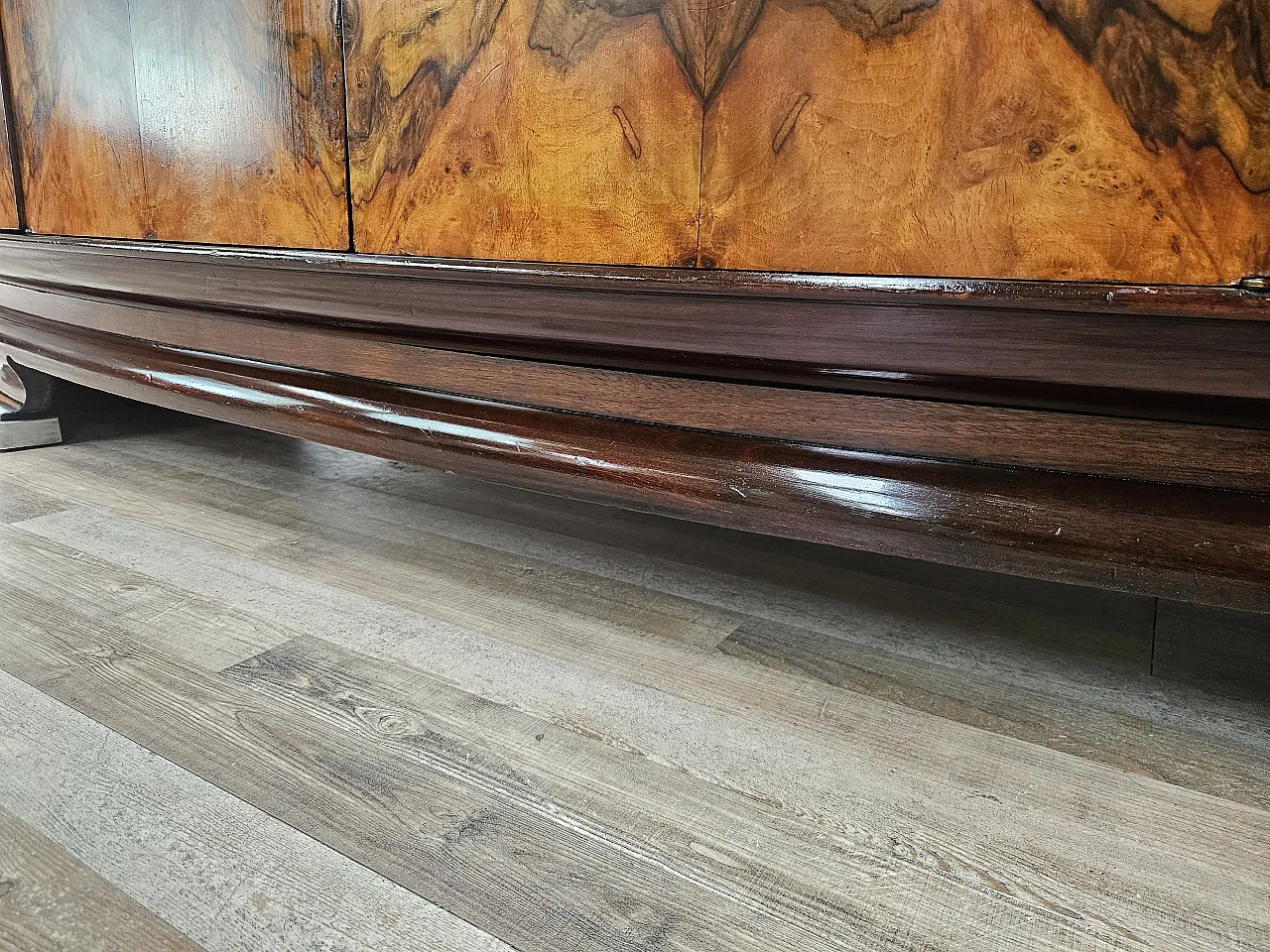 1940s Art Deco Milanese sideboard in briarwood and mirror 4
