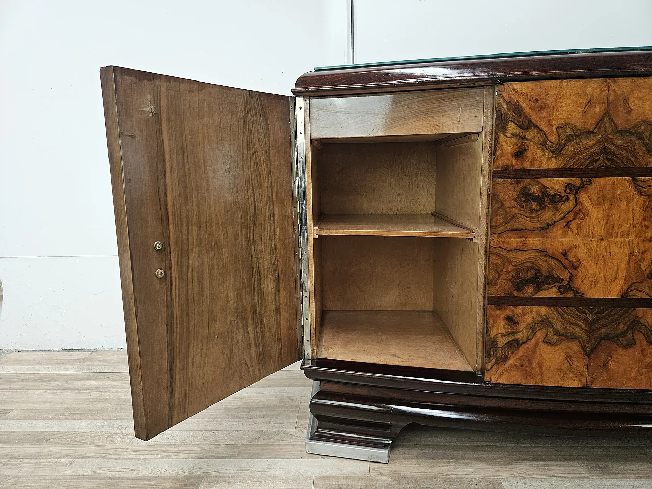 1940s Art Deco Milanese sideboard in briarwood and mirror 12