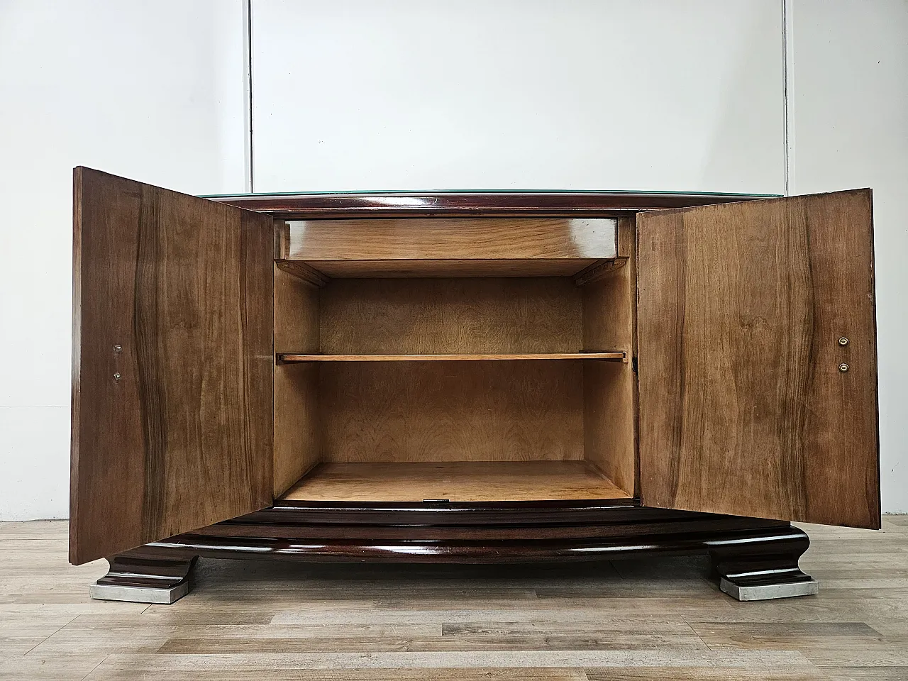1940s Art Deco Milanese sideboard in briarwood and mirror 17