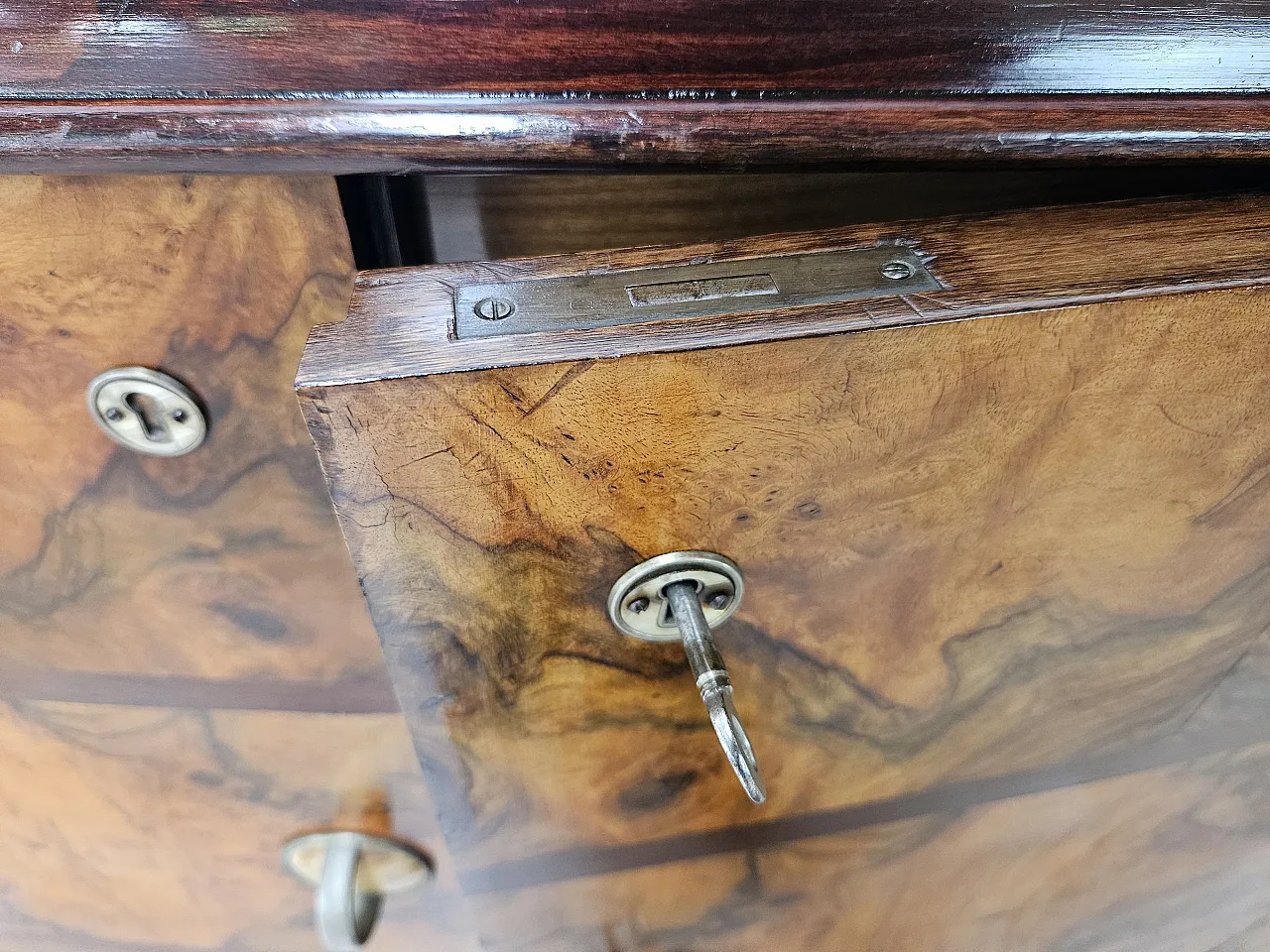 1940s Art Deco Milanese sideboard in briarwood and mirror 20