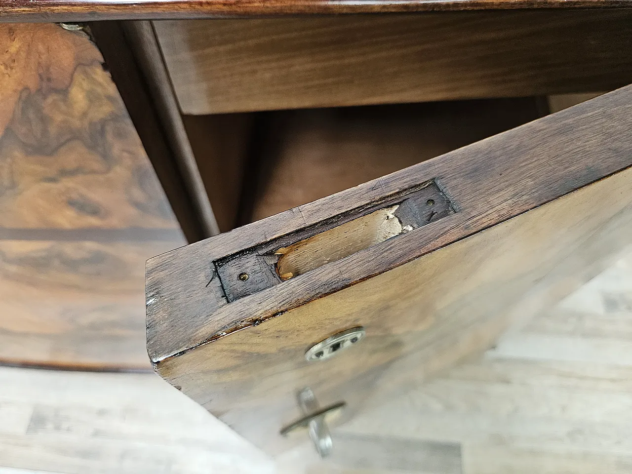 1940s Art Deco Milanese sideboard in briarwood and mirror 25