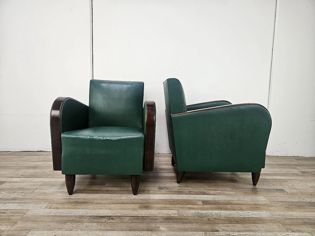 Coppia di poltrone Art Déco in noce ed ecopelle verde, 1940 2