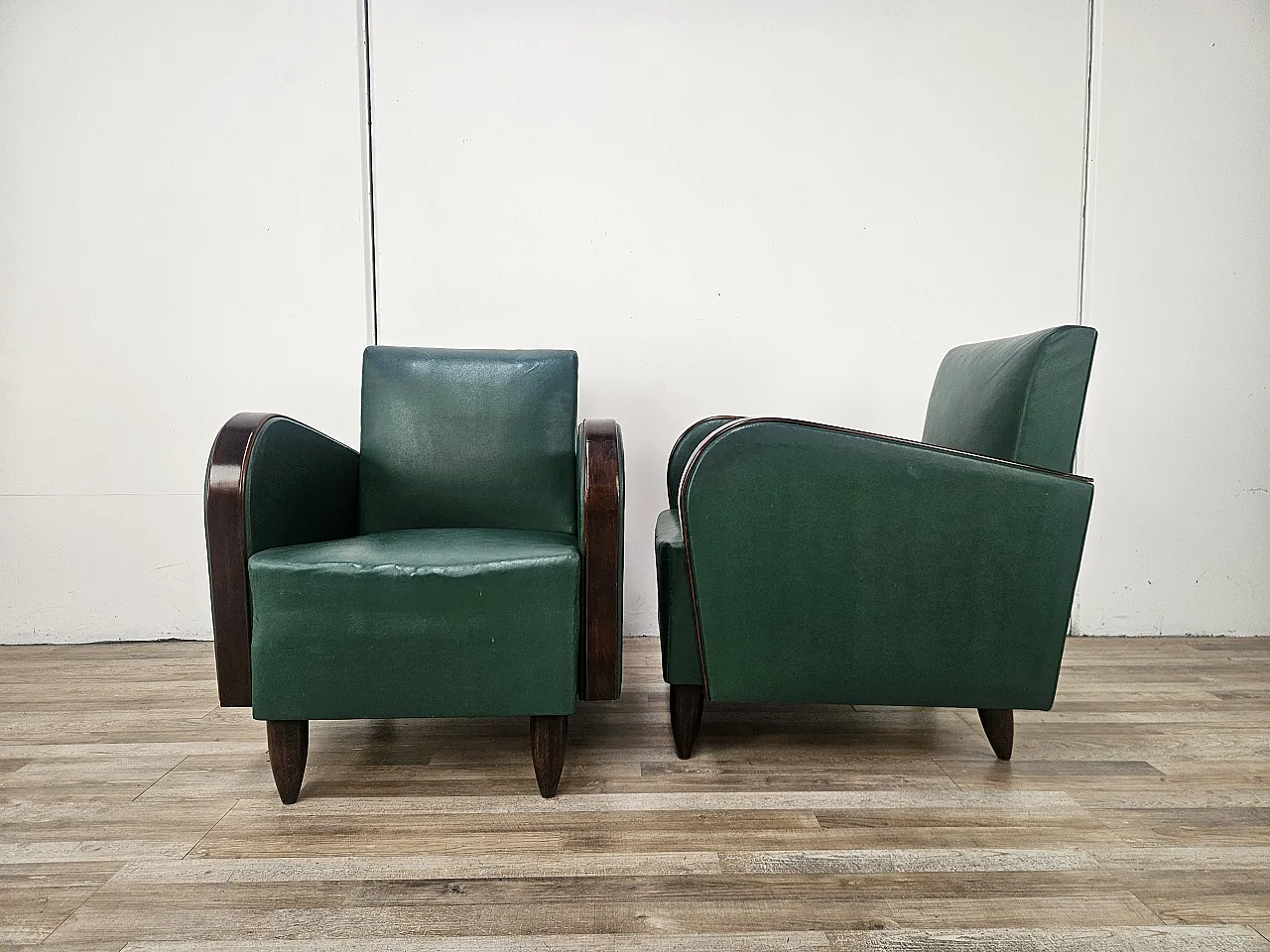 Coppia di poltrone Art Déco in noce ed ecopelle verde, 1940 4