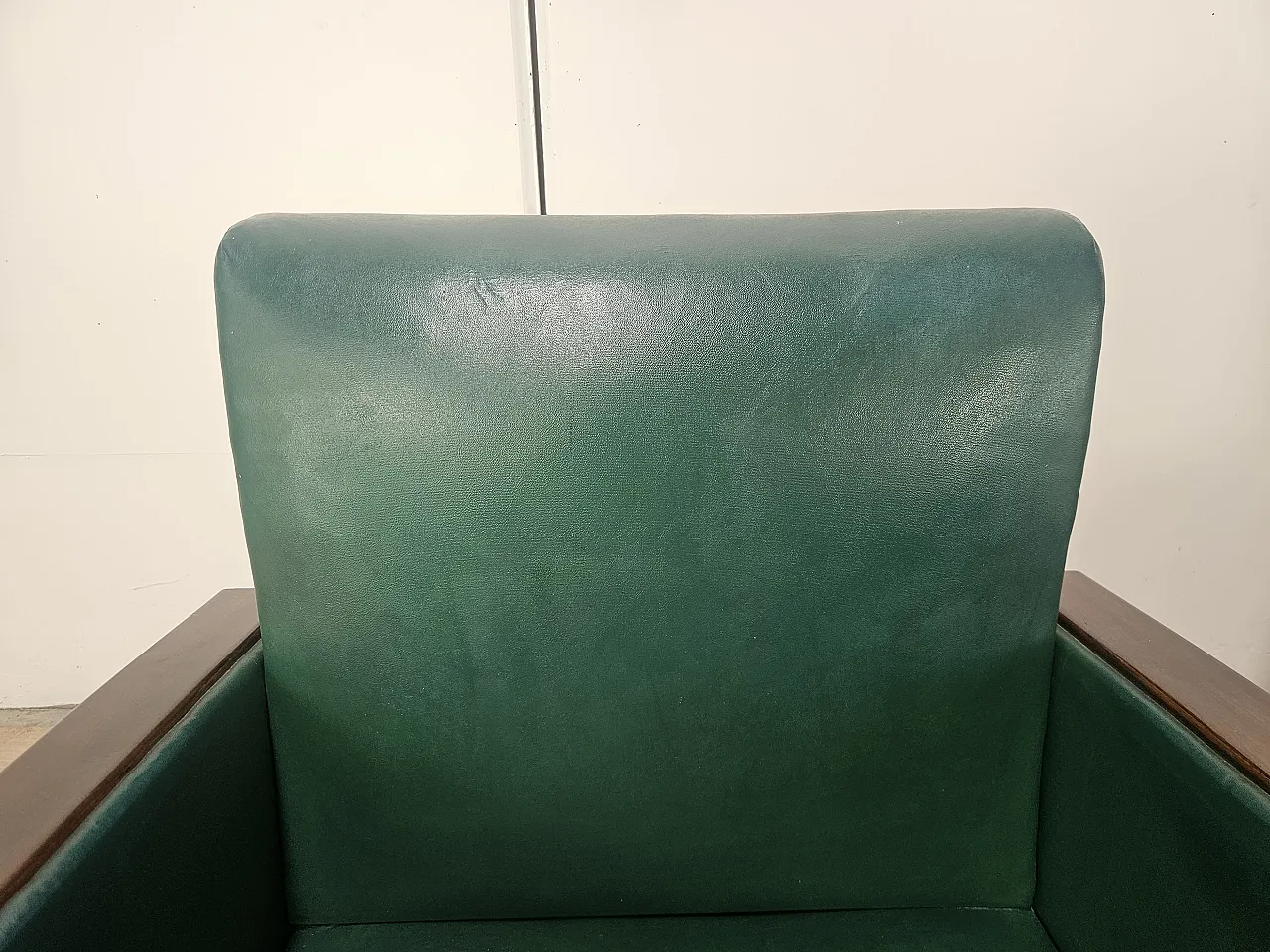 Coppia di poltrone Art Déco in noce ed ecopelle verde, 1940 6